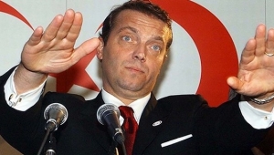 Genç Parti kurtuldu