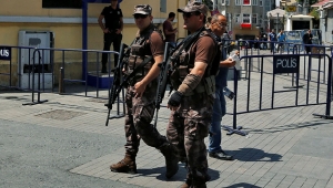 İstiklal Caddesi’nde kamuflajlı ve silahlı güvenlik güçleri!