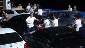 Tatilciler Bozcaada feribotunda birbirine girdi