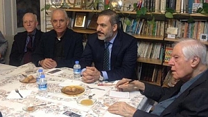Akar ve Fidan, Nuri Pakdil'in evinde