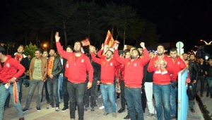 Erciş'te Ultraslan, şampiyonluk maçını dev ekranda izledi