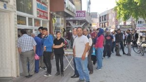 Karaman'da tahinli pide kuyruğu