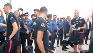 A Milli Futbol Takımımız, İzlanda'ya gitti