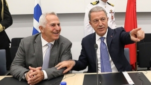 Bakan Akar'dan kritik görüşme!