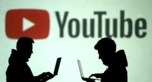 Bu YouTuberın işi sadece durmak