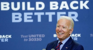 Biden Florida’da Latinler’in Desteğini Almaya Çalışıyor