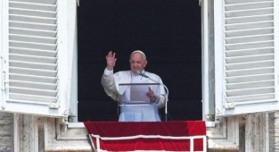 Papa Francesco 3 saatlik kolon ameliyatı sonrası bir hafta hastanede kalacak