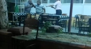 İyi Partili eski başkan engelli şahsı öldüresiye dövdü