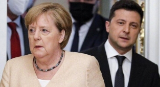 Merkel: Putin doğalgaz boru hattını silah olarak kullanmamalı