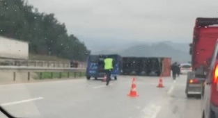 Bursa'ya yağmur yağdı, kazalar art arda geldi