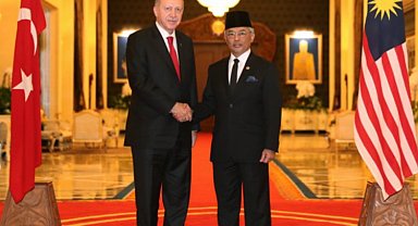 Cumhurbaşkanı Erdoğan, Malezya Kralı ile görüştü