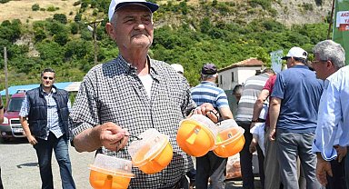 100 üreticiye 1400 Akdeniz meyve sineği tuzağı dağıtıldı