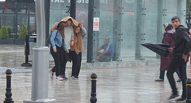 Afyonkarahisar'da sağanak yağış etkili oldu