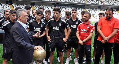 Beşiktaş Başkanı Ahmet Nur Çebi, şampiyon U-17 Akademi Takımı ile bir araya geldi