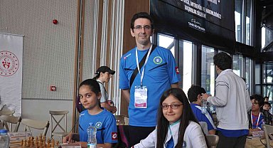 Bursa Büyükşehir Belediyespor Kulübü Satranç Takımları Türkiye Şampiyonası'nda yine zirveyi kaptırmadı