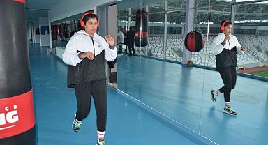 Busenaz Sürmeneli: "İnşallah tarihte ilk kez adımızı altın harflerle oraya da yazdıracağız"