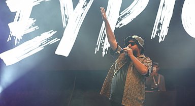 Eypio semte döndü, yer yerinden oynadı