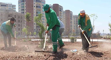 Karaköprü'de yeni yeşil alanların yapımı sürüyor