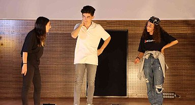 Kayıp hayatlar oyunuyla uyuşturucuyla mücadeleye dikkat çekildi