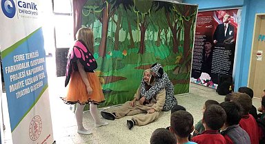 Kırsal mahalle okulları tiyatroyla buluştu