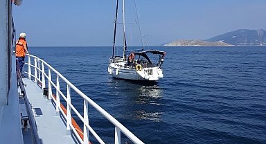 Makine arızası ile denizde sürüklenen tekne Marmara Adası Limanı'na yanaştırıldı