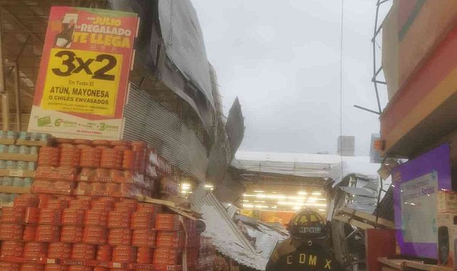 Meksika'da süpermarketin çatısı çöktü