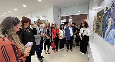 Öğrencilerin 105 eserinin yer aldığı resim sergisi büyük ilgi topladı