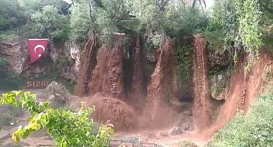 Turistik şelale sel sularından nasibini aldı