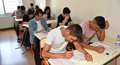 Üniversite adayları YEGEM ile sınava hazırlanıyor