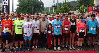 Yağmur çamur demeden dostluk için koştular