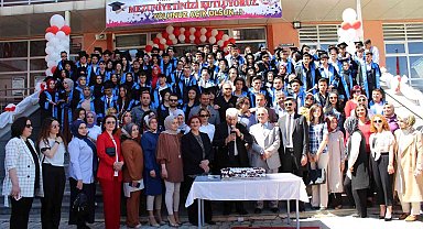 Yakutiye Anadolu Lisesi'nde mezuniyet coşkusu