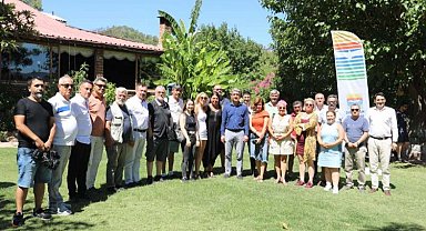 Başkan Oktay'dan Marmaris basınına sürpriz hediye