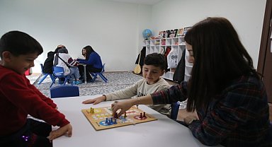 Tokat'a gelen depremzede çocuklar yaşadıklarını etkinliklerle aşmaya çalışıyor